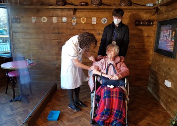 First care home residents in Notts get COVID vaccine